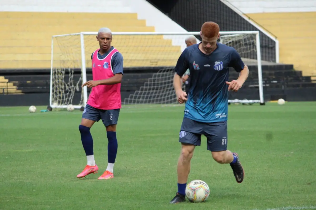 Caravaggio Futebol Clube treina no Estádio Heriberto Hülse