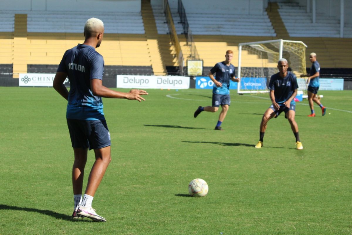 Caravaggio Futebol Clube treina no Estádio Heriberto Hülse 1 Caravaggio Futebol Clube