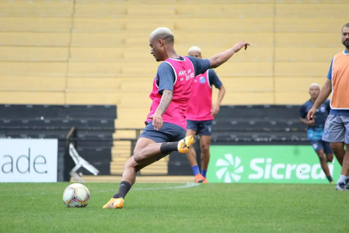 Caravaggio Futebol Clube treina no Estádio Heriberto Hülse