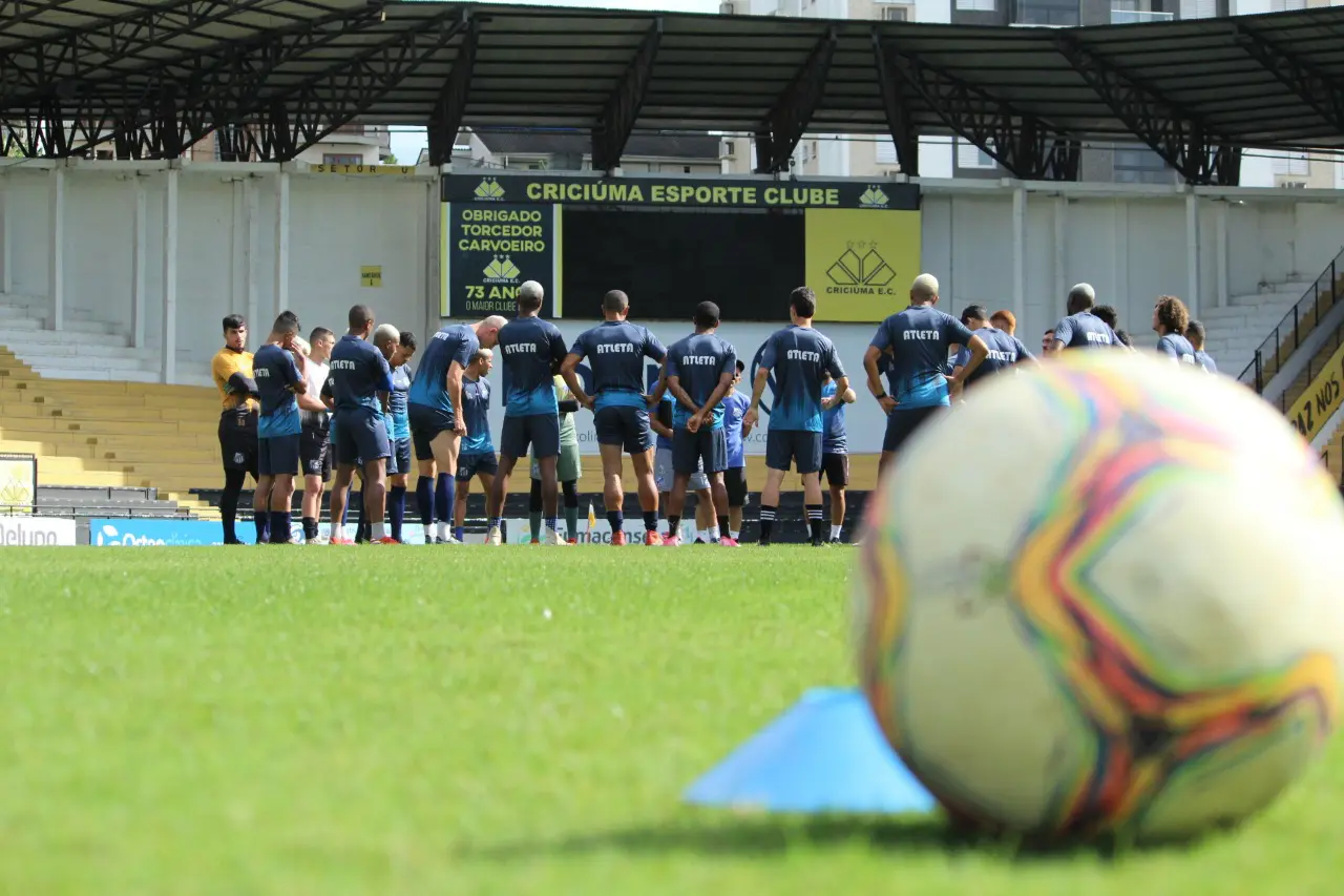 Caravaggio Futebol Clube treina no Estádio Heriberto Hülse