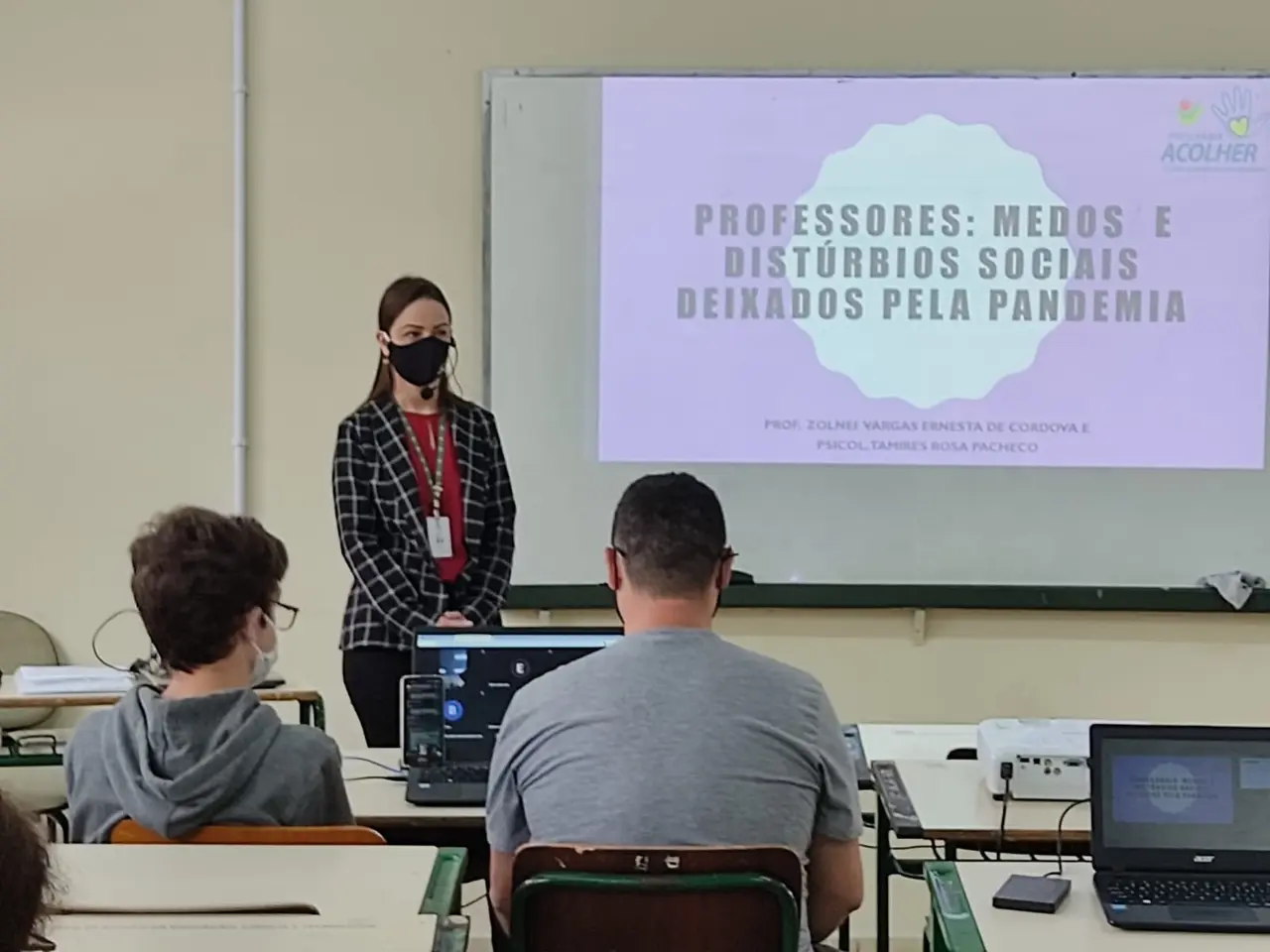 Saúde mental em tempo de pandemia é discutida com professores