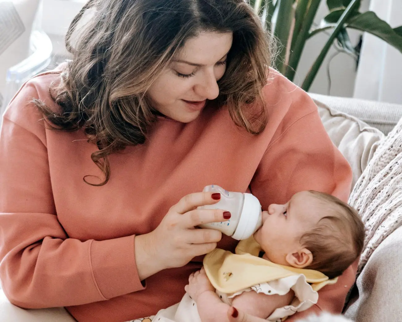 Bebês alimentados com fórmula infantil estariam em maior risco para bactérias resistentes a antibióticos