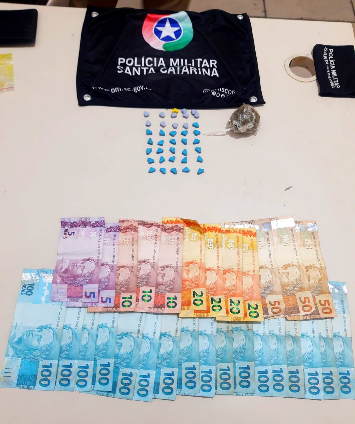 PM flagra em Nova Veneza jovem com 37 comprimidos de ecstasy 1 PM flagra em Nova Veneza jovem com 37 comprimidos de ecstasy