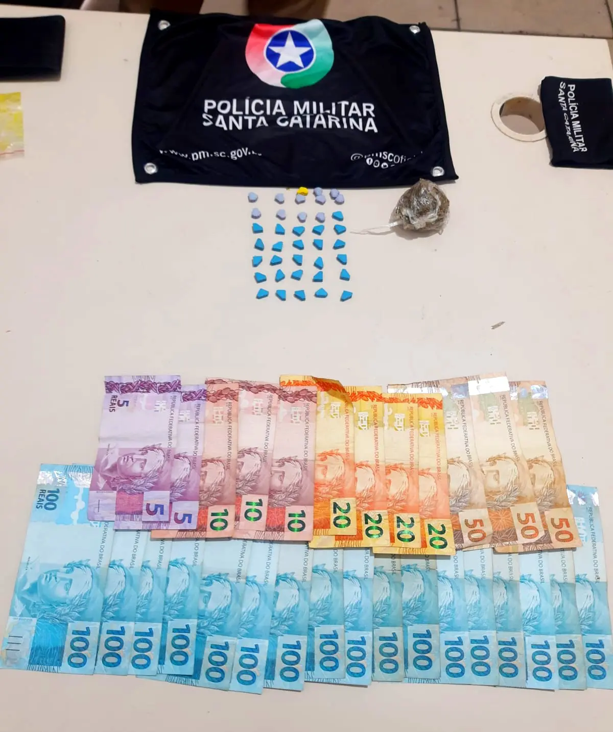 PM flagra em Nova Veneza jovem com 37 comprimidos de ecstasy