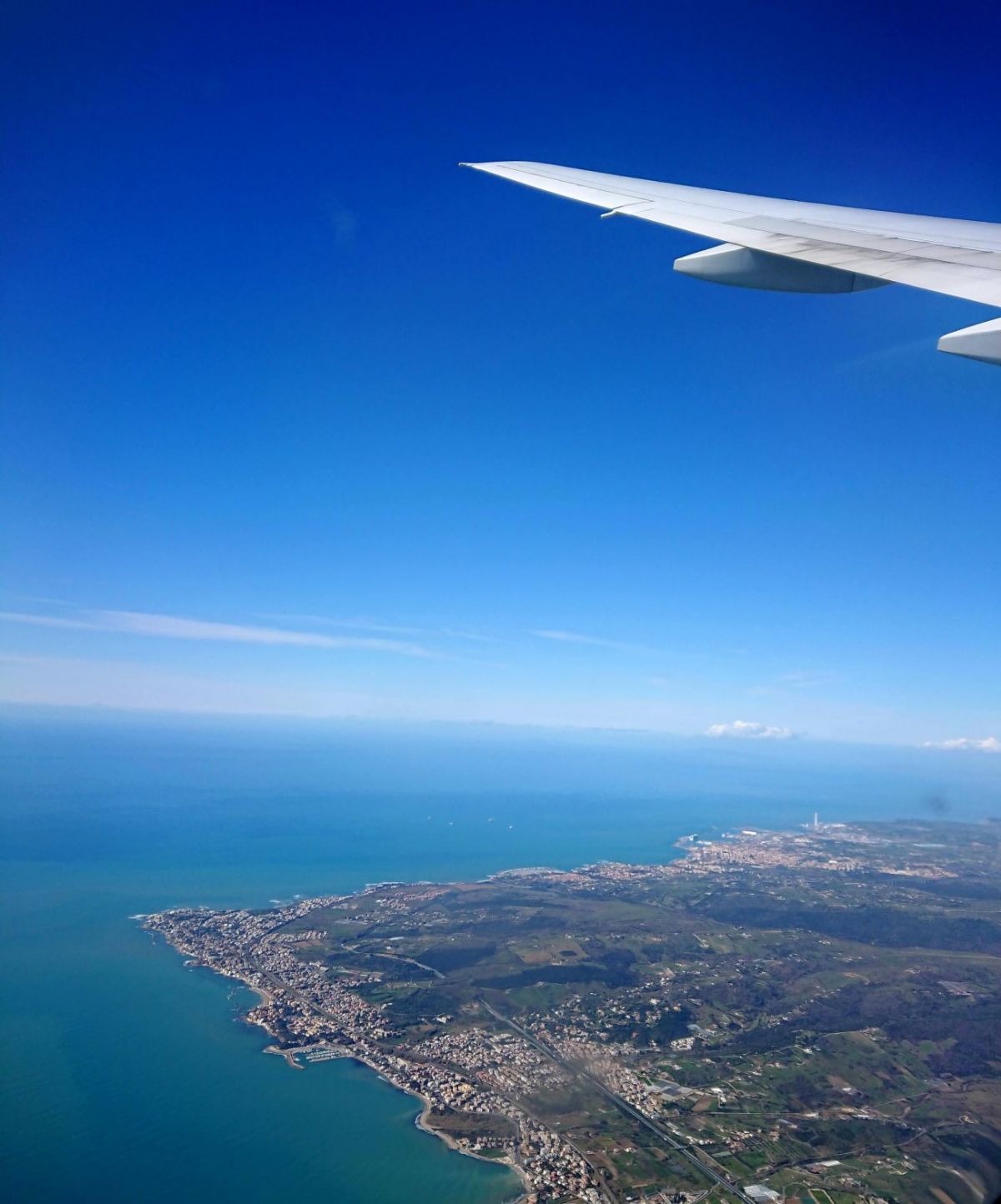 Veja 7 opções para encontrar passagens aéreas baratas 1 Passagens baratas de voo da Alitalia em chega a Roma na Itália.