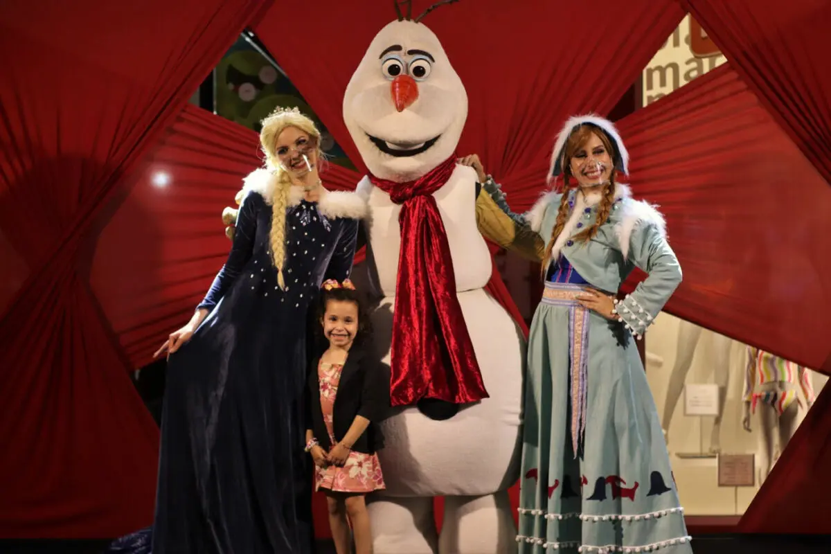 Espetáculo musical “Frozen” encanta famílias no Criciúma Shopping