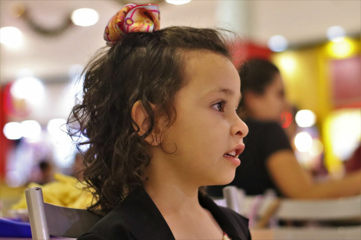 Espetáculo musical “Frozen” encanta famílias no Criciúma Shopping