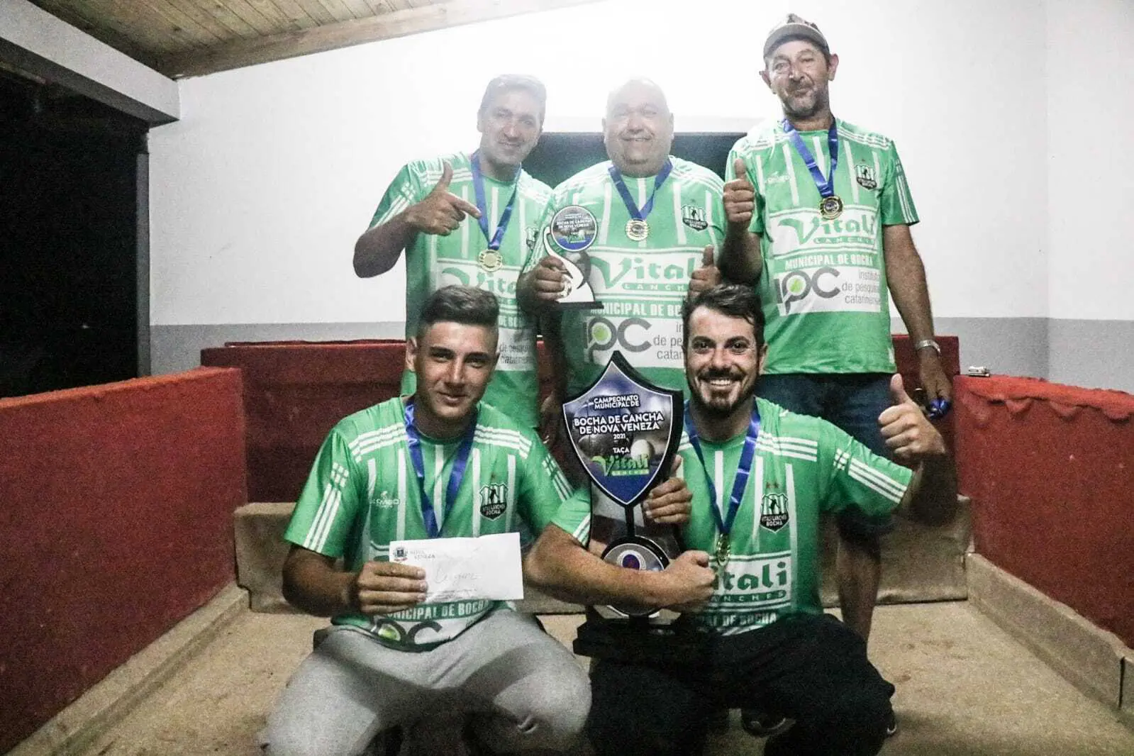 Vitali Lanches é campeão do Municipal de Bocha