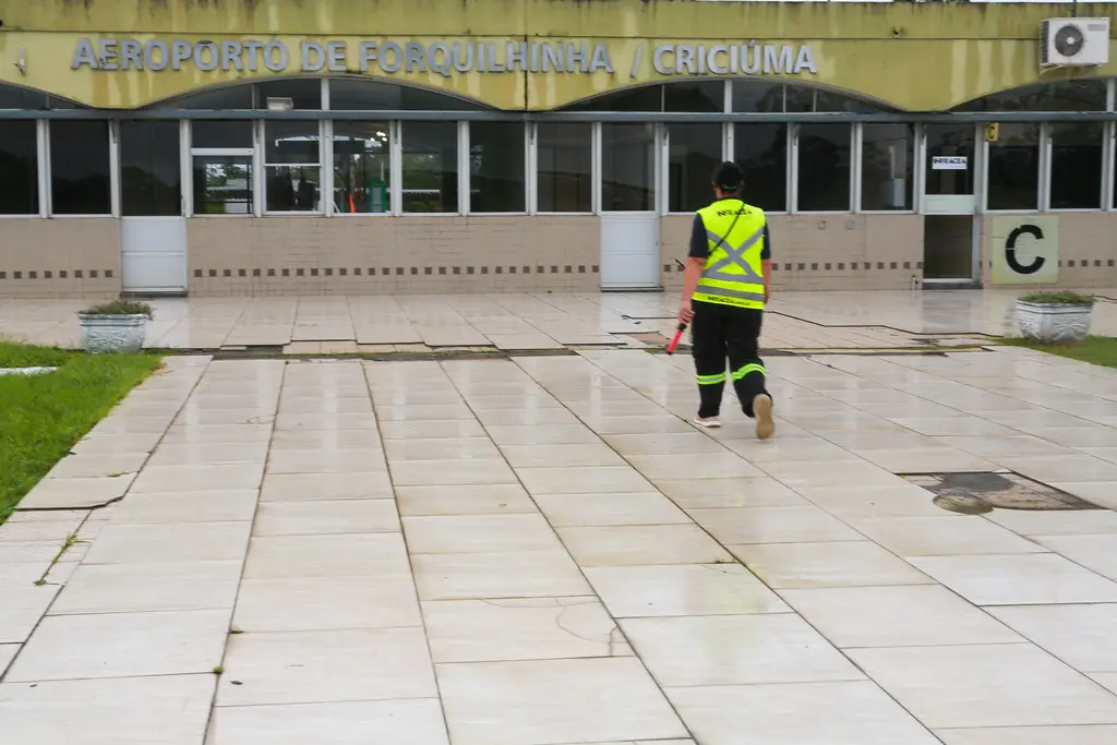 Em Forquilhinha, governador confirma melhorias no aeroporto e mais R$ 61 milhões para municípios