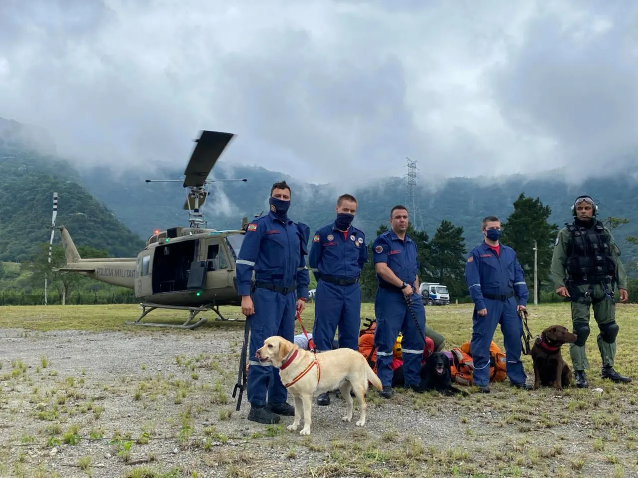 Chegada bombeiros de SC em Petrópolis