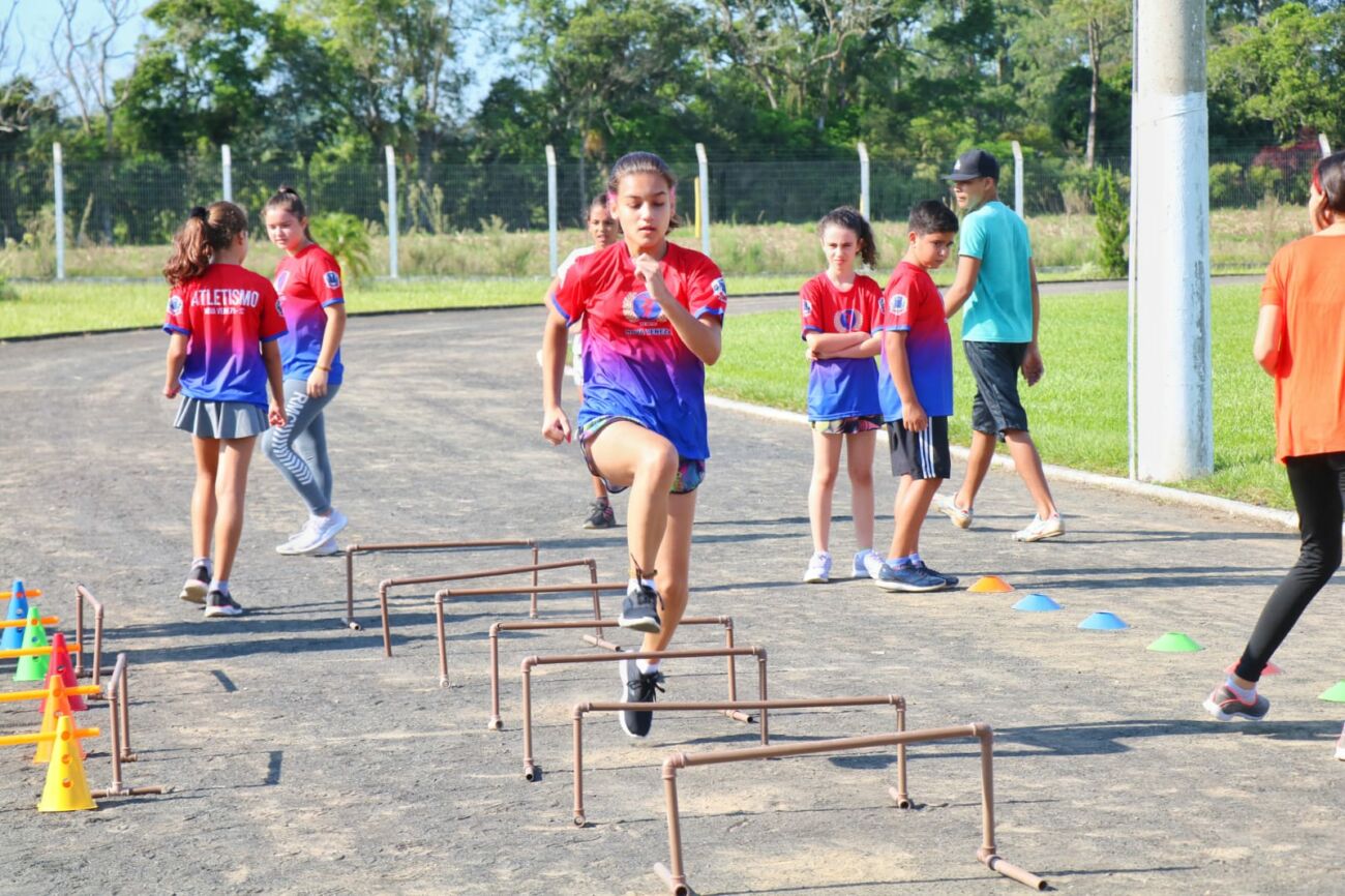 <strong>Com 20 medalhas conquistadas em 2021, escolinha de atletismo retoma atividades</strong> 6 <strong>Com 20 medalhas conquistadas em 2021, escolinha de atletismo retoma atividades</strong>