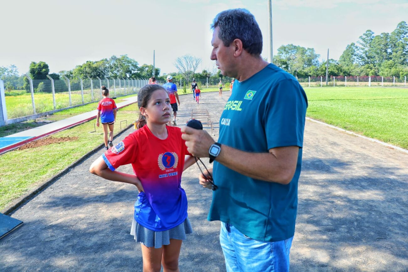 <strong>Com 20 medalhas conquistadas em 2021, escolinha de atletismo retoma atividades</strong> 2 <strong>Com 20 medalhas conquistadas em 2021, escolinha de atletismo retoma atividades</strong>