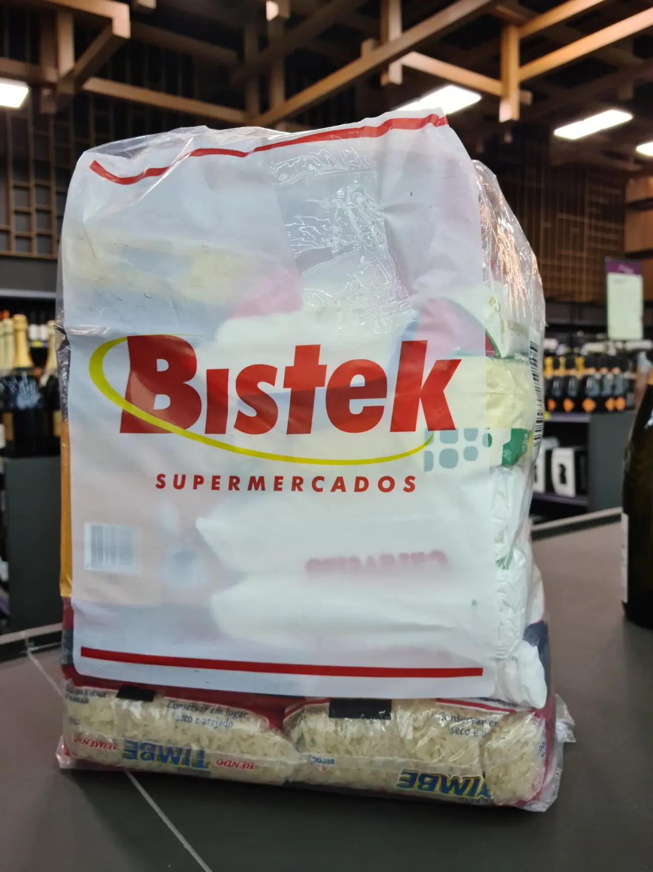 Bistek Supermercados entrega 1,5 tonelada de alimentos a entidades beneficentes