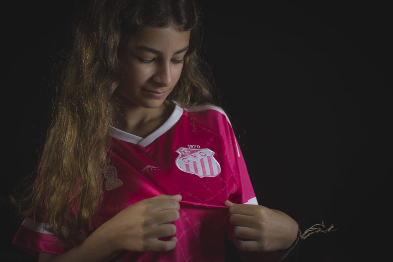 Caravaggio lança camisa em alusão ao Dia Internacional da Mulher 3 Caravaggio lança camisa em alusão ao Dia Internacional da Mulher