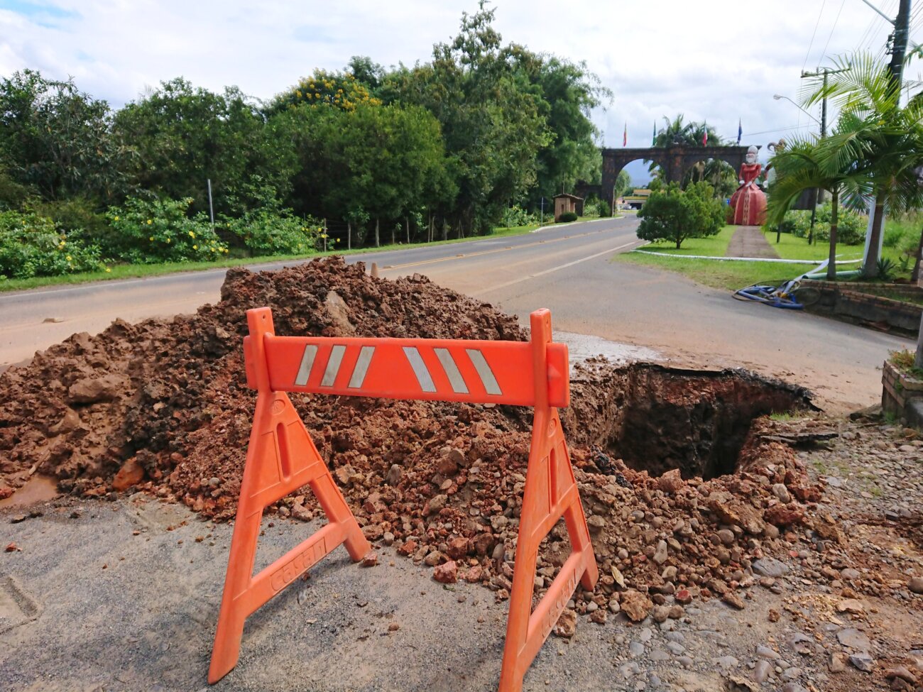 Falha em tubulação da Csan em Nova Veneza