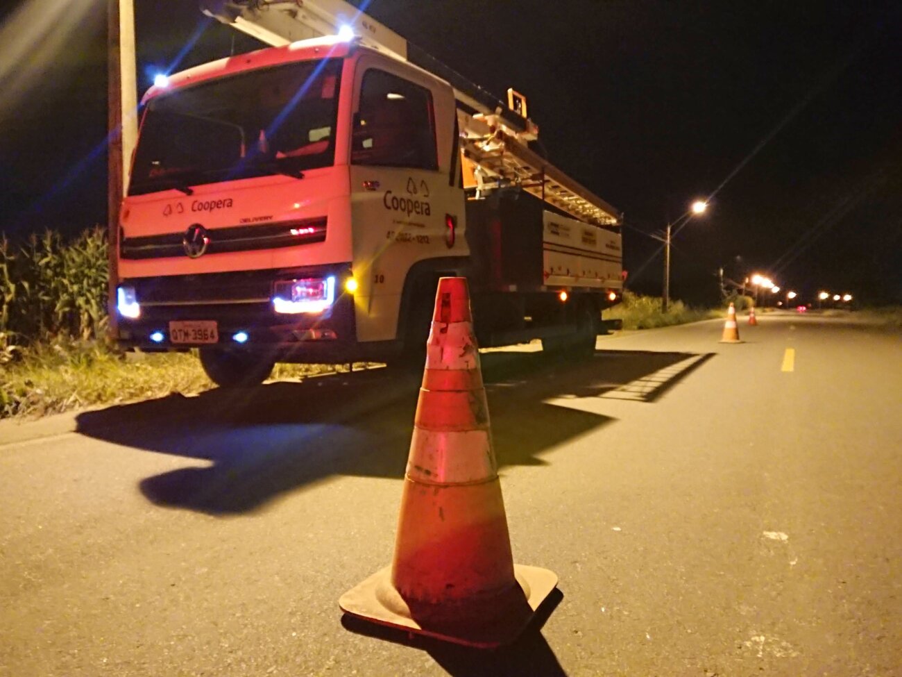 Motociclista fica ferido após bater na traseira de caminhão 4 Motociclista fica ferido após bater na traseira de caminhão