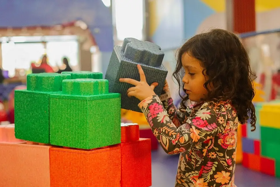 “Mundo dos Blocos” chega para divertir a criançada no Criciúma Shopping