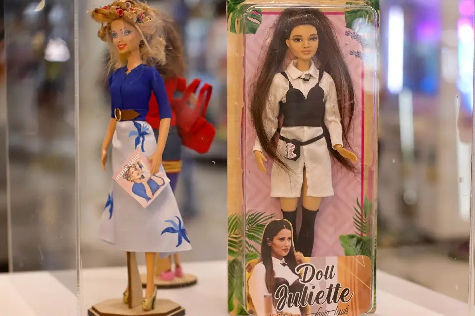 Criciúma Shopping recebe exposição “As Barbies de Vânio Tomé” 