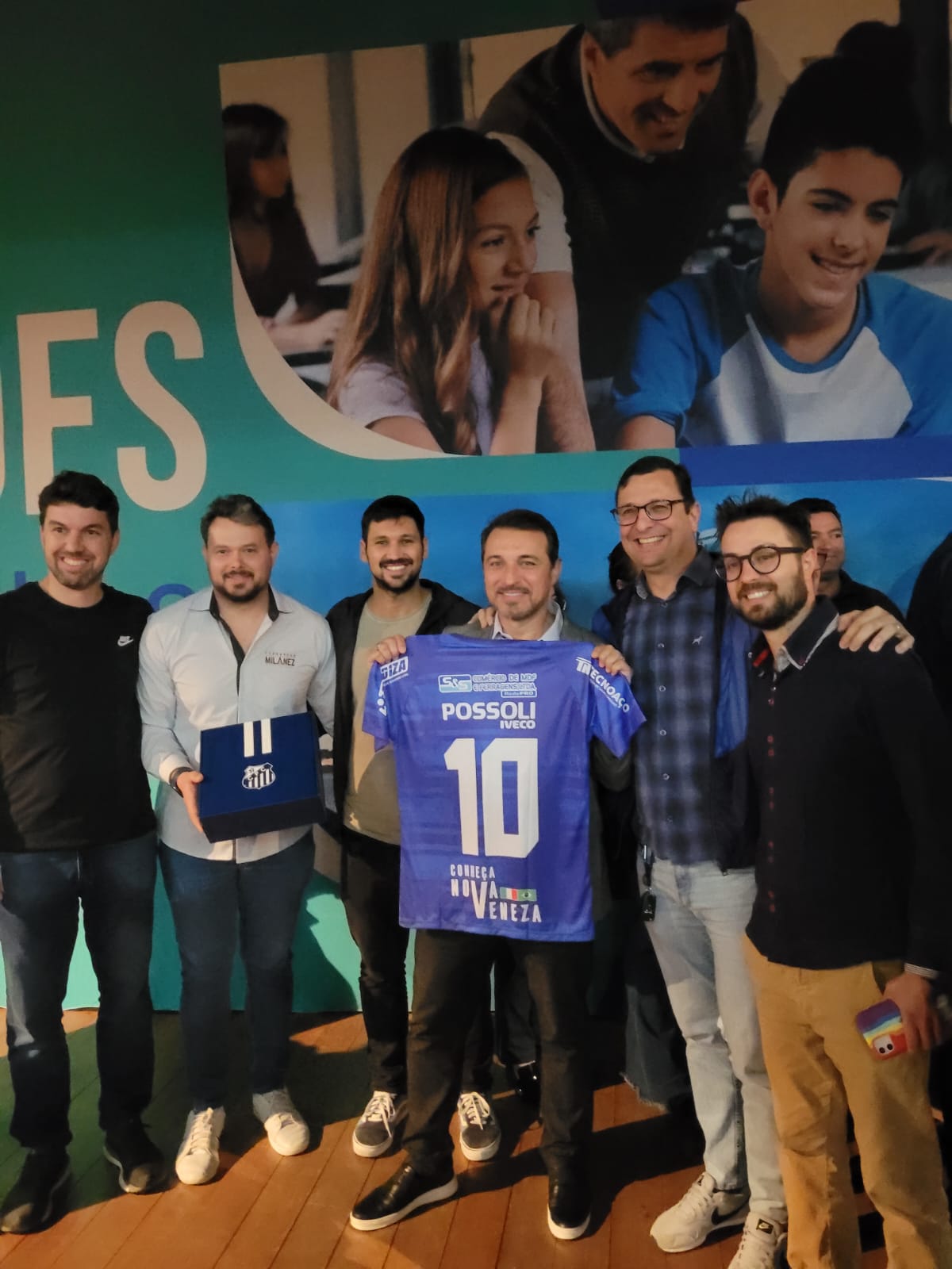 Carlos Moisés recebe a camisa do Caravaggio 1 Carlos Moisés recebe a camisa do Caravaggio