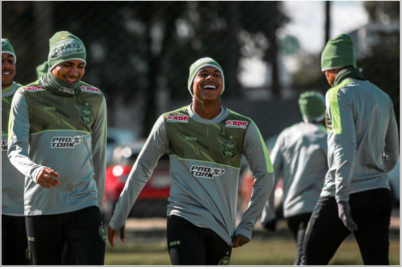 Coritiba joga contra o Atlético Goianiense neste sábado pelo Brasileirão