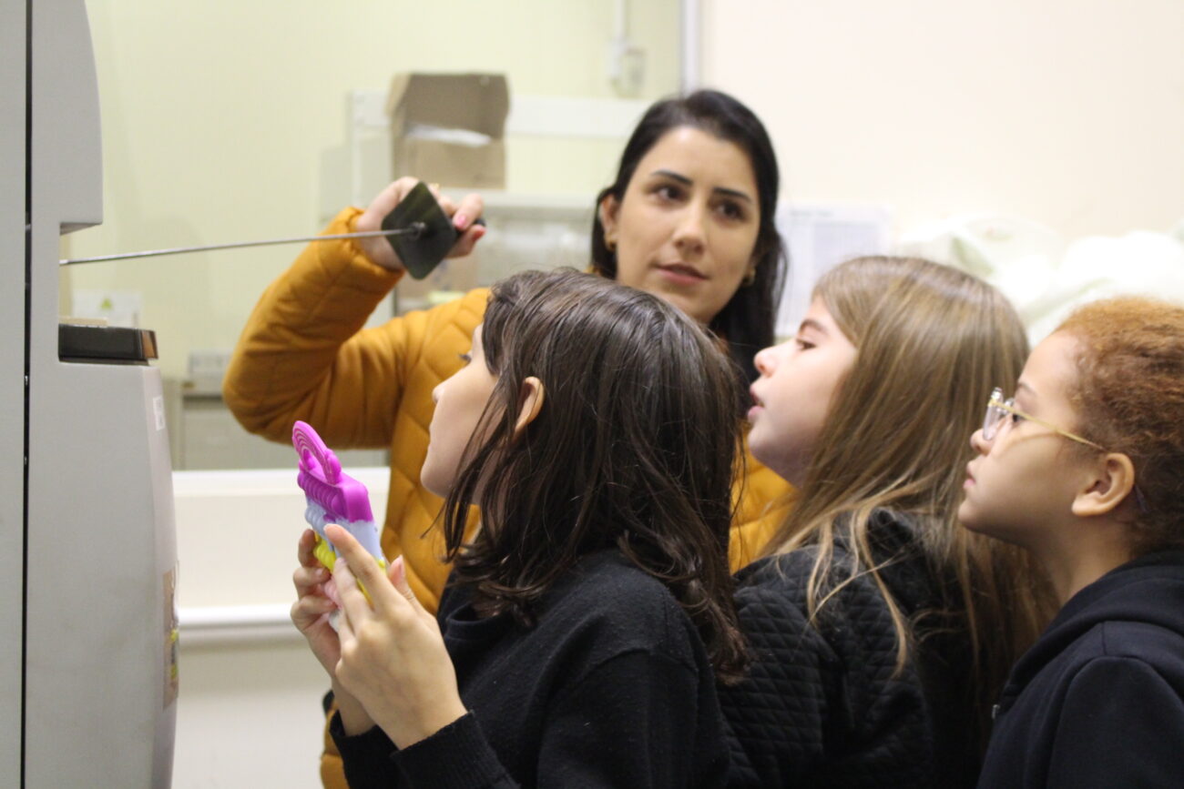 Alunos do Colégio Satc visitam trabalhos ligados à água no Centro Tecnológico da instituição 1 Alunos do Colégio Satc visitam trabalhos ligados à água no Centro Tecnológico da instituição