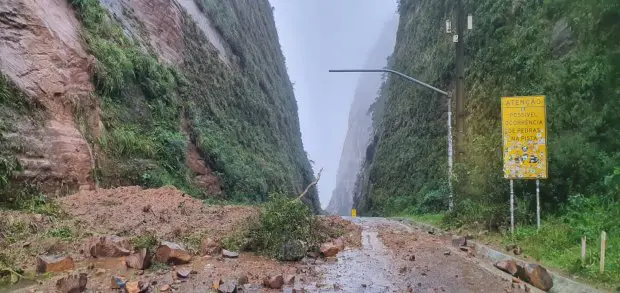 Rodovias estaduais de Santa Catarina têm bloqueios em função da chuva