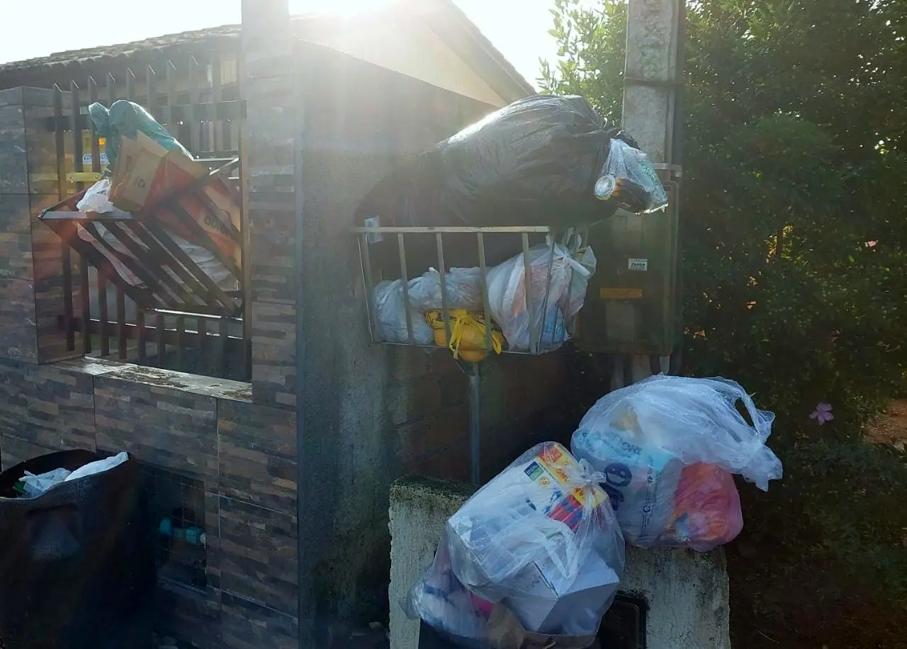 Lixo acumulado em Nova Veneza