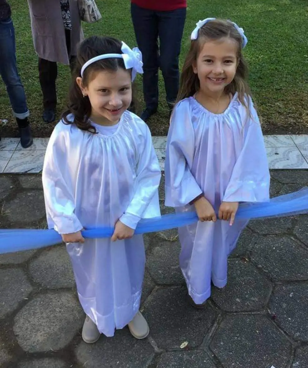 Anjinhos da Festa de Nossa Senhora de Caravaggio ganham acessórios da Nó de Pinho