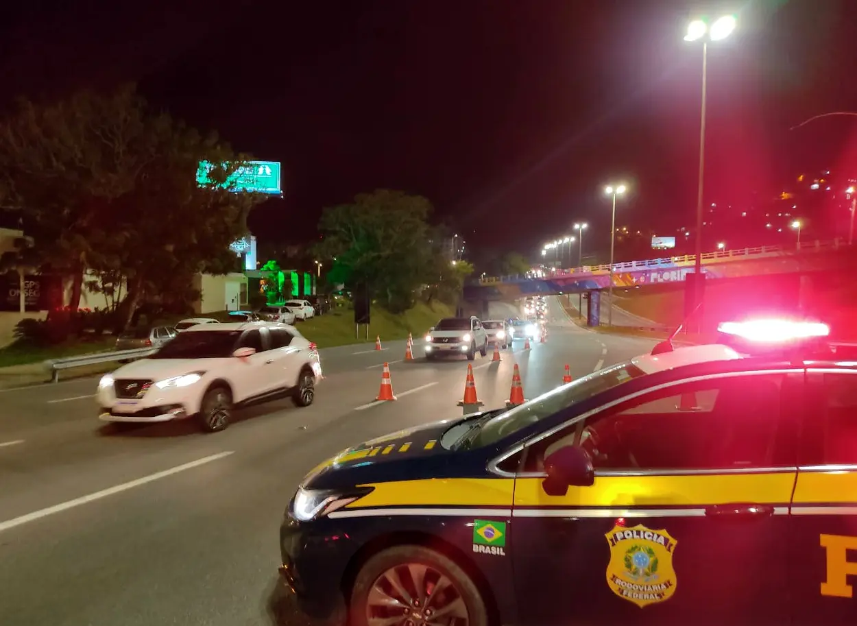 PRF flagra mais de 100 motoristas embriagados final de semana nas rodovias federais catarinenses