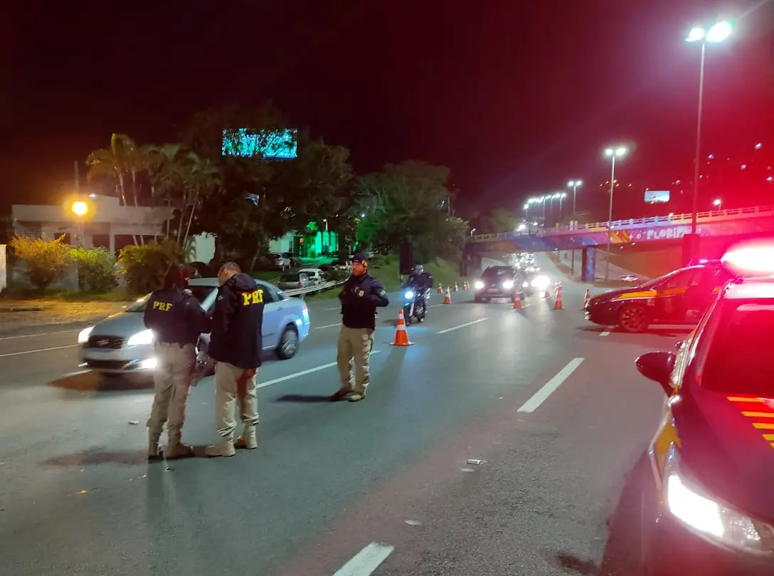 PRF flagra mais de 100 motoristas embriagados final de semana nas rodovias federais catarinenses