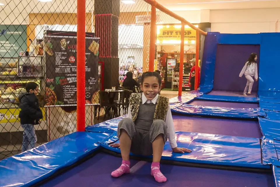 Para os visitantes do Criciúma Shopping, o céu é o limite com a Jump Folia