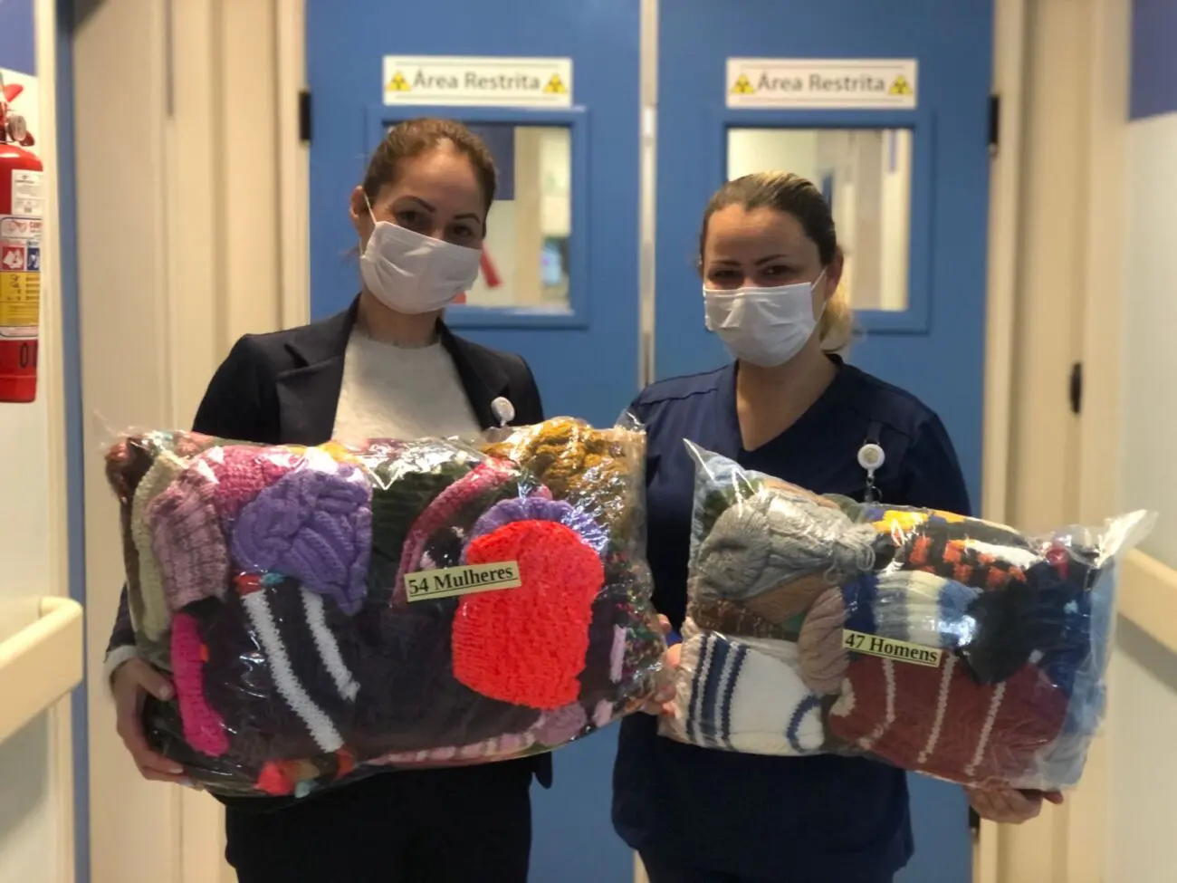 HSJosé recebe doações de gorros de lã para pacientes em tratamento oncológico