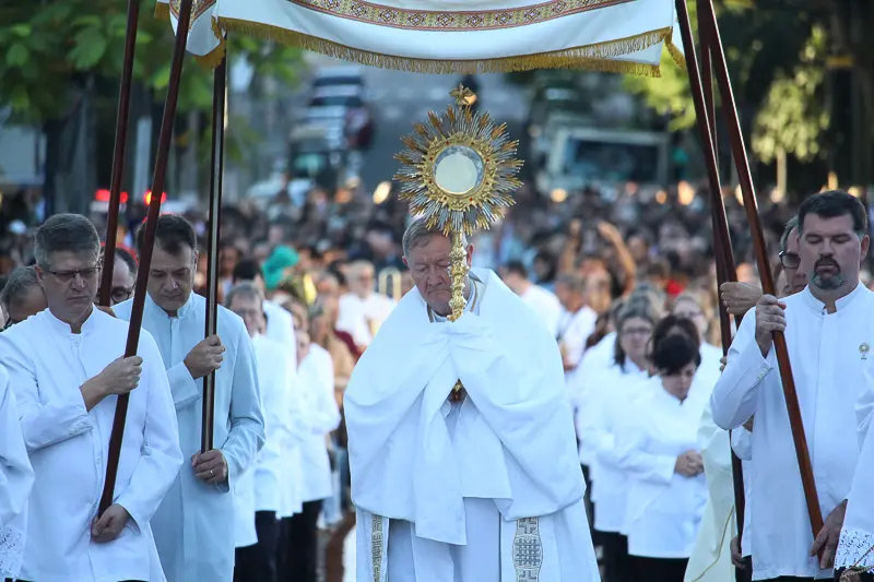 Católicos se preparam para celebrar Corpus Christi