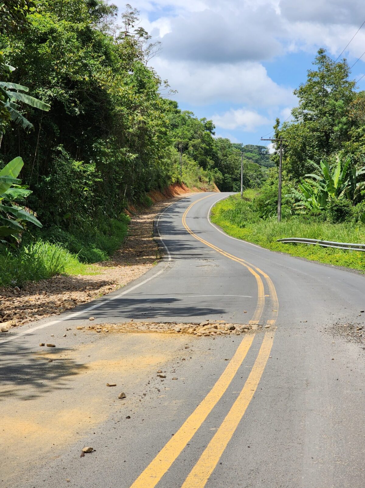 Buracos no asfalto do entorno da Barragem colocam em risco usuários da via