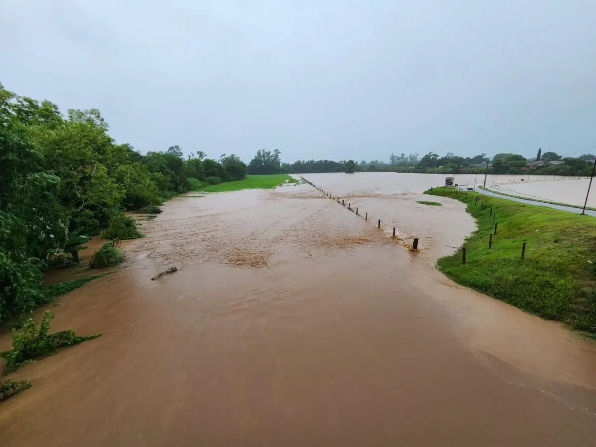 Ciclone provoca chuva intensa e alagamentos em Nova Veneza