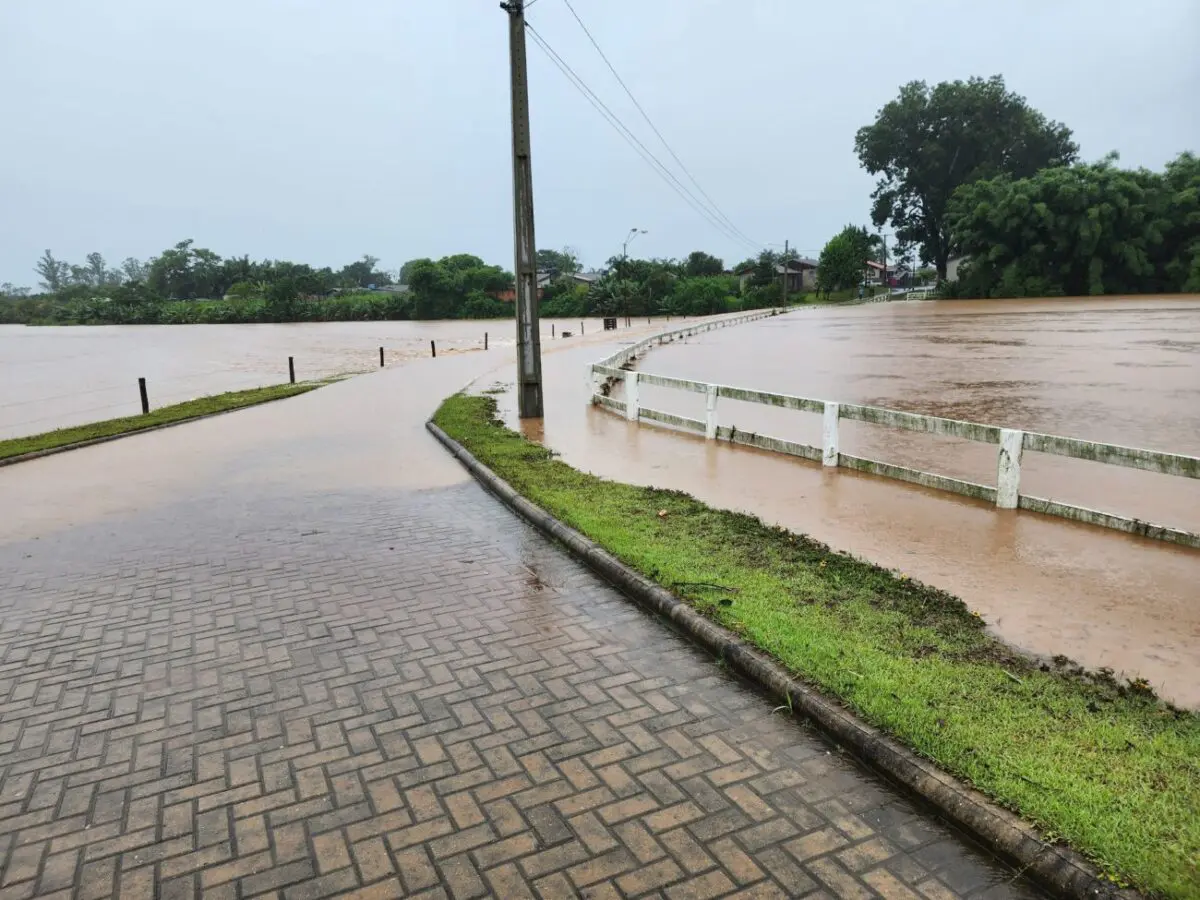 Ciclone provoca chuva intensa e alagamentos em Nova Veneza