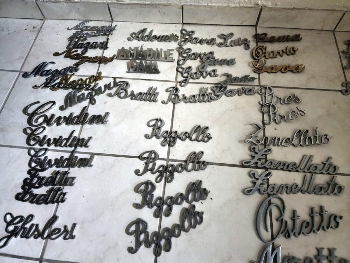 Famílias já podem recuperar na delegacia da Polícia Civil placas furtadas do cemitério 11 Famílias já podem recuperar na delegacia da Polícia Civil placas furtadas do cemitério