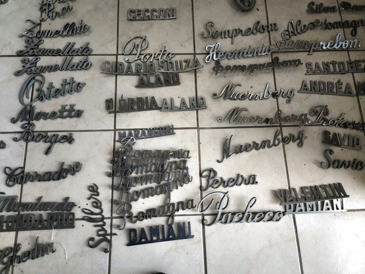Famílias já podem recuperar na delegacia da Polícia Civil placas furtadas do cemitério 6 Famílias já podem recuperar na delegacia da Polícia Civil placas furtadas do cemitério