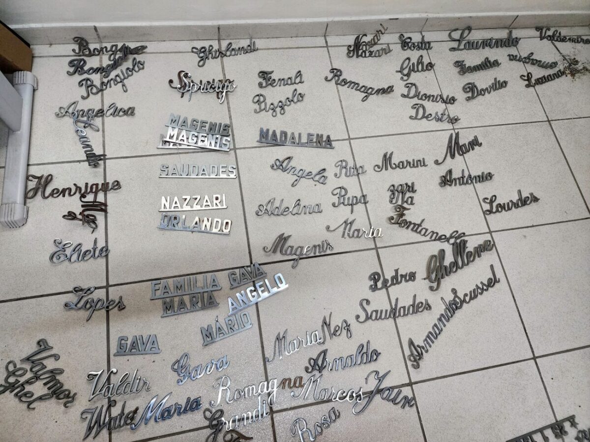 Famílias já podem recuperar na delegacia da Polícia Civil placas furtadas do cemitério 14 Famílias já podem recuperar na delegacia da Polícia Civil placas furtadas do cemitério