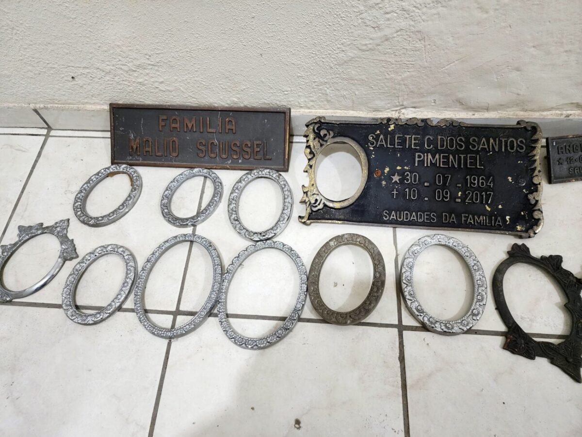 Famílias já podem recuperar na delegacia da Polícia Civil placas furtadas do cemitério 9 Famílias já podem recuperar na delegacia da Polícia Civil placas furtadas do cemitério