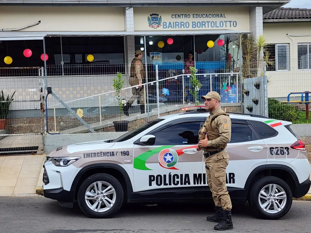 Policiais militares de Nova Veneza reforçam policiamento nas áreas escolares do município