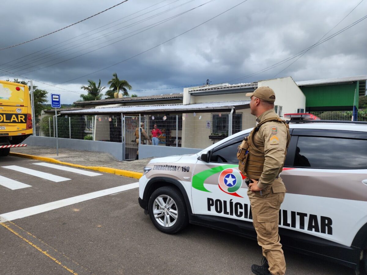 Policiais militares de Nova Veneza reforçam policiamento nas áreas escolares do município 1 Policiais militares de Nova Veneza reforçam policiamento nas áreas escolares do município