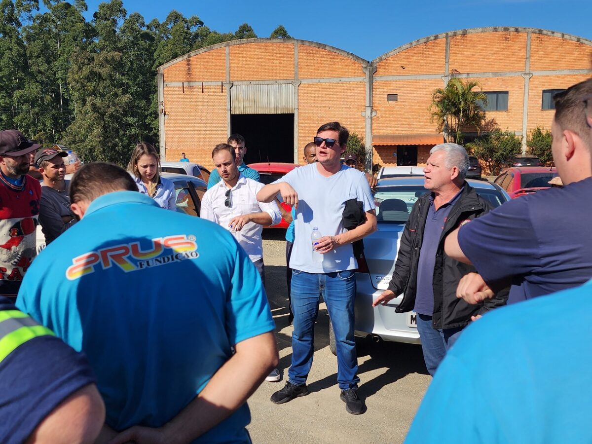 Braços cruzados: trabalhadores temem perda de benefícios após mudança de gestão em fundição no Caravaggio 2 Braços cruzados: trabalhadores temem perda de benefícios após mudança de gestão em fundição no Caravaggio