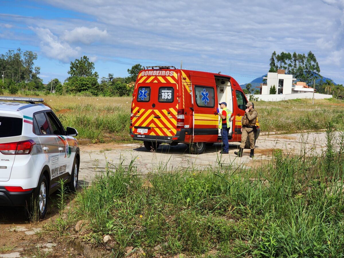 Idoso fica ferido após queda de moto no bairro Bortolotto