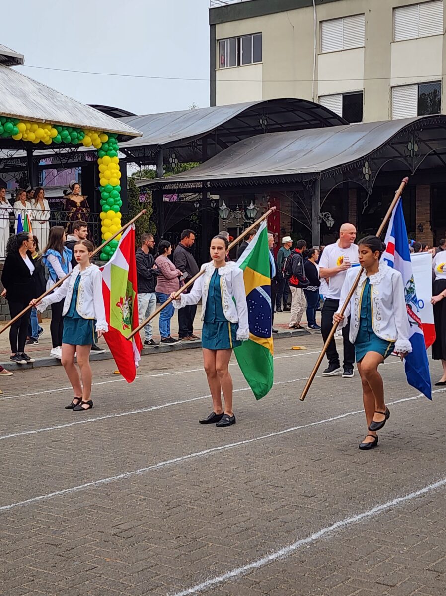 7 de Setembro: confira fotos do desfile cívico-militar em Nova Veneza