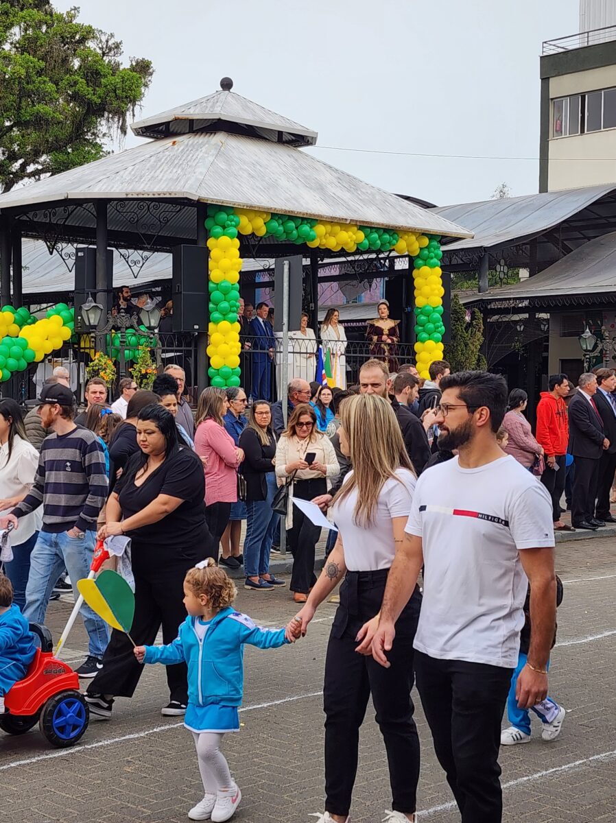 7 de Setembro: confira fotos do desfile cívico-militar em Nova Veneza