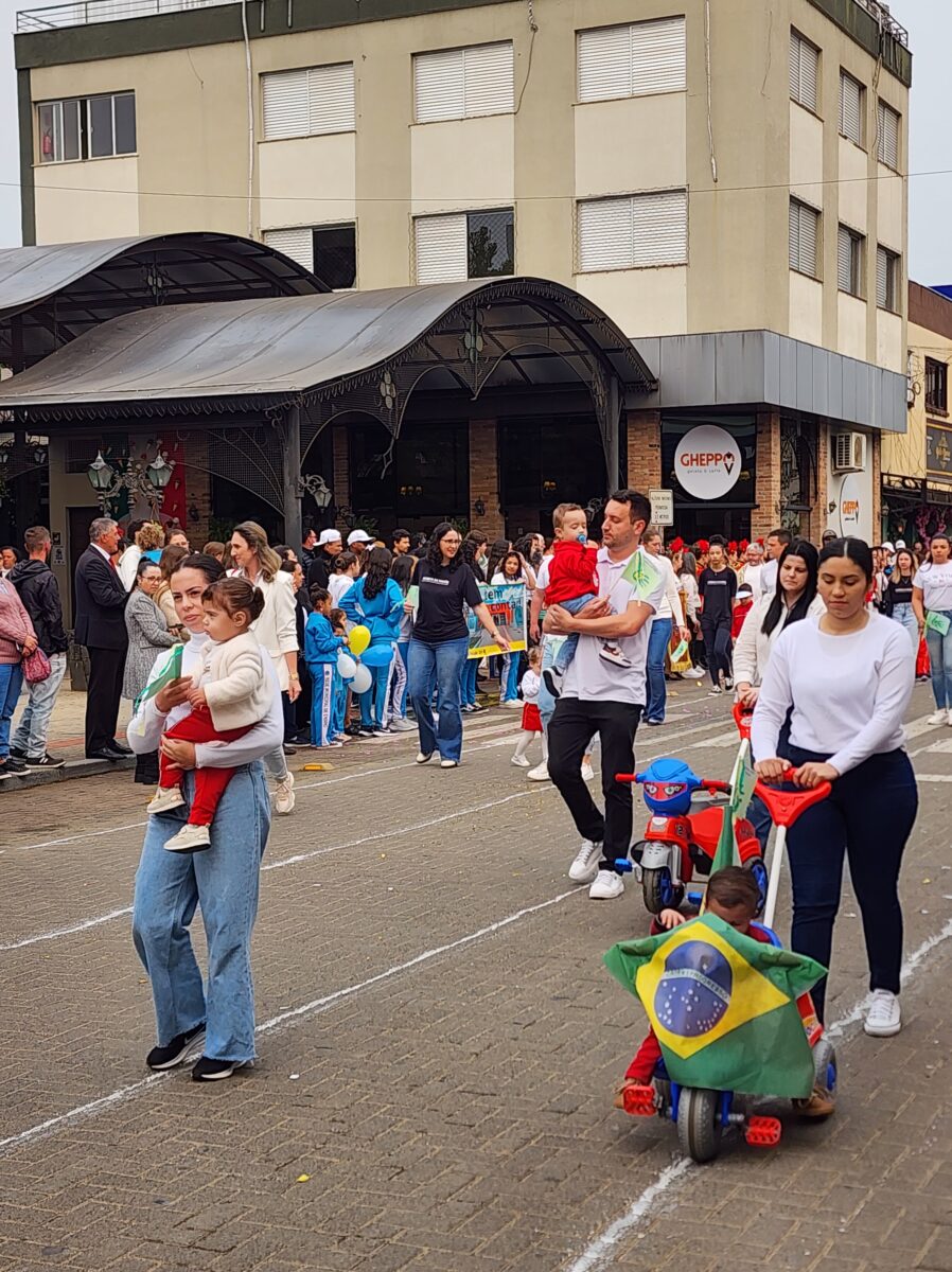7 de Setembro: confira fotos do desfile cívico-militar em Nova Veneza