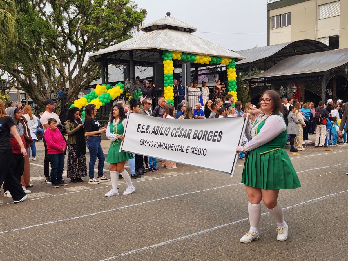 7 de Setembro: confira fotos do desfile cívico-militar em Nova Veneza