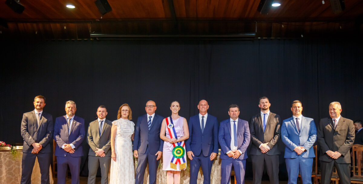 Posse de prefeita, vereadores e eleição da mesa diretora marcam início de gestão em Nova Veneza 4 Posse de prefeita, vereadores e eleição da mesa diretora marcam início de gestão em Nova Veneza