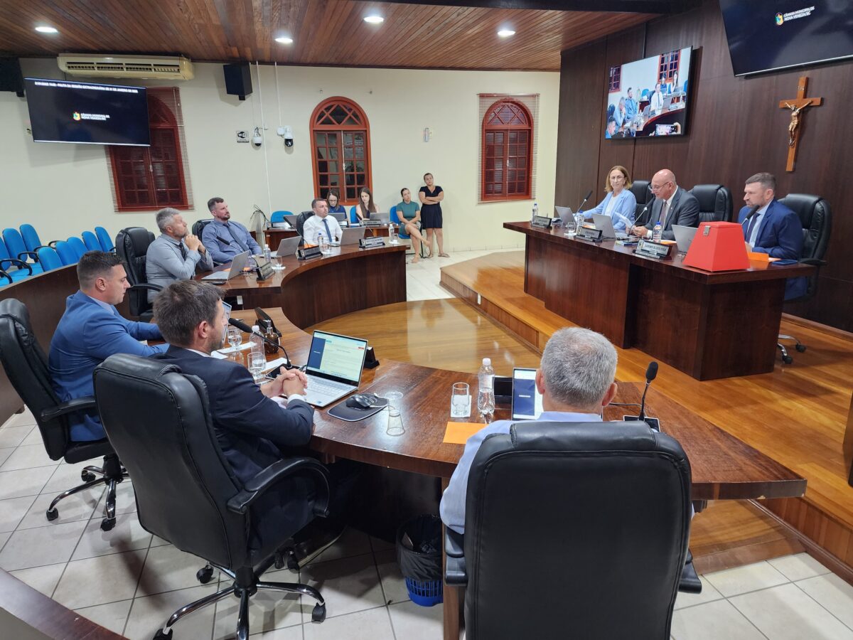 Câmara de Vereadores realiza extraordinária para debater contratação temporária para situações excepcionais 1 Câmara de Vereadores realiza extraordinária para debater contratação temporária para situações excepcionais